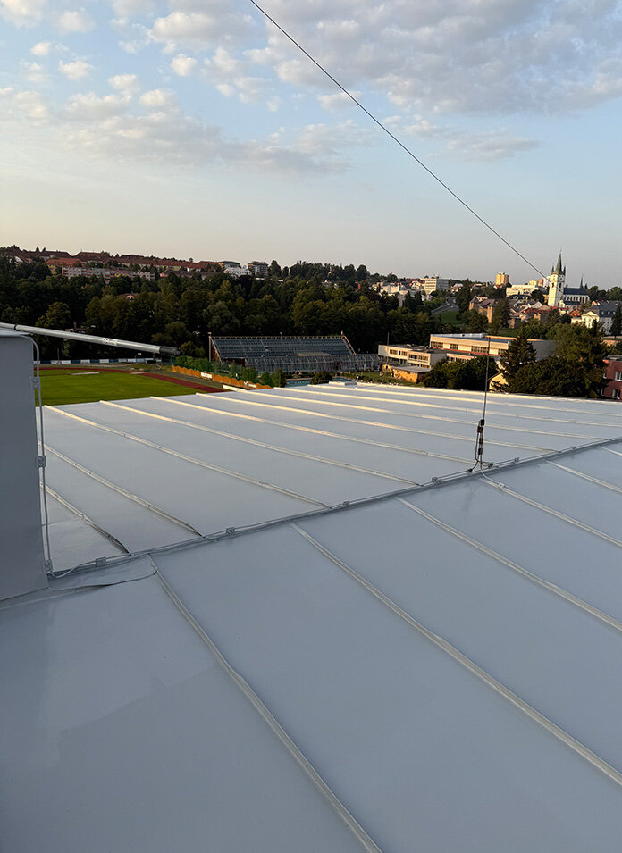 Renovace plechové střechy – ochranný nátěr
